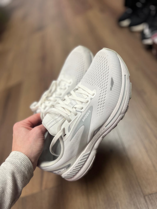 (9.5)Women’s White Brooks