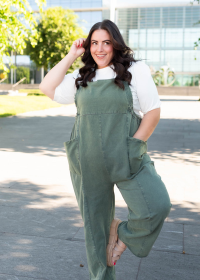 Front view of the hunter green jumpsuit in plus size