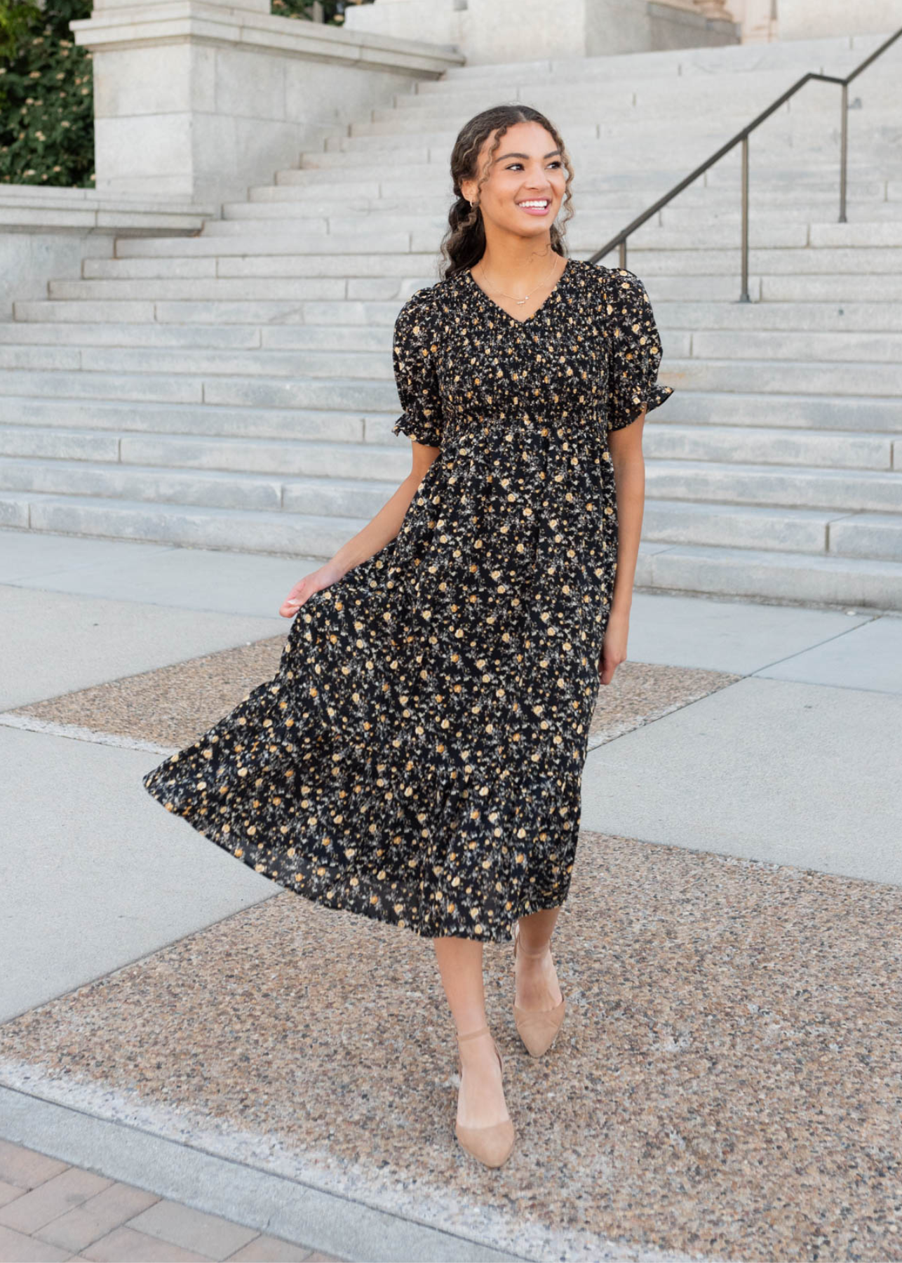 Yellow flower dress with short sleeves