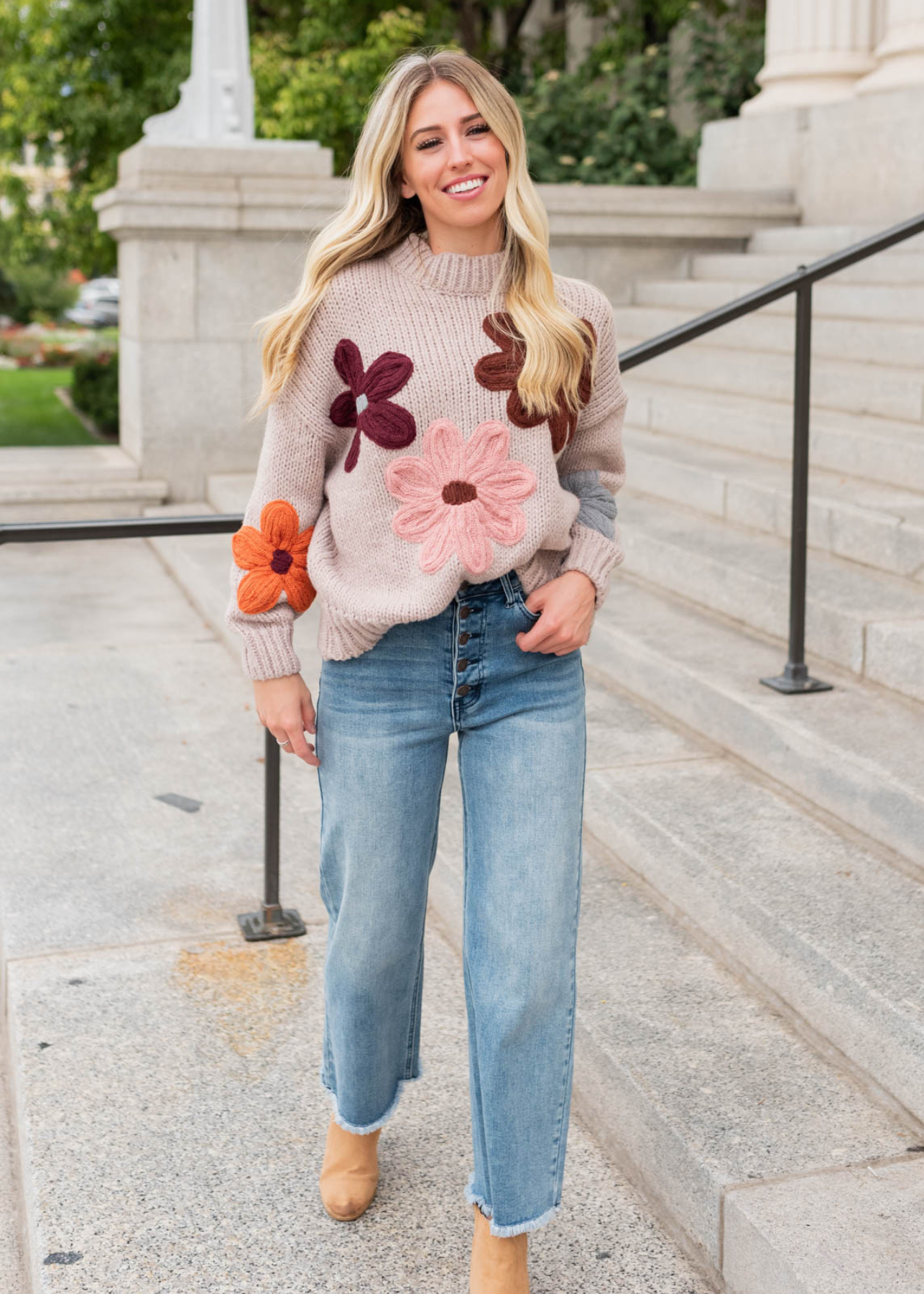 Natural flower sweater with long sleeves