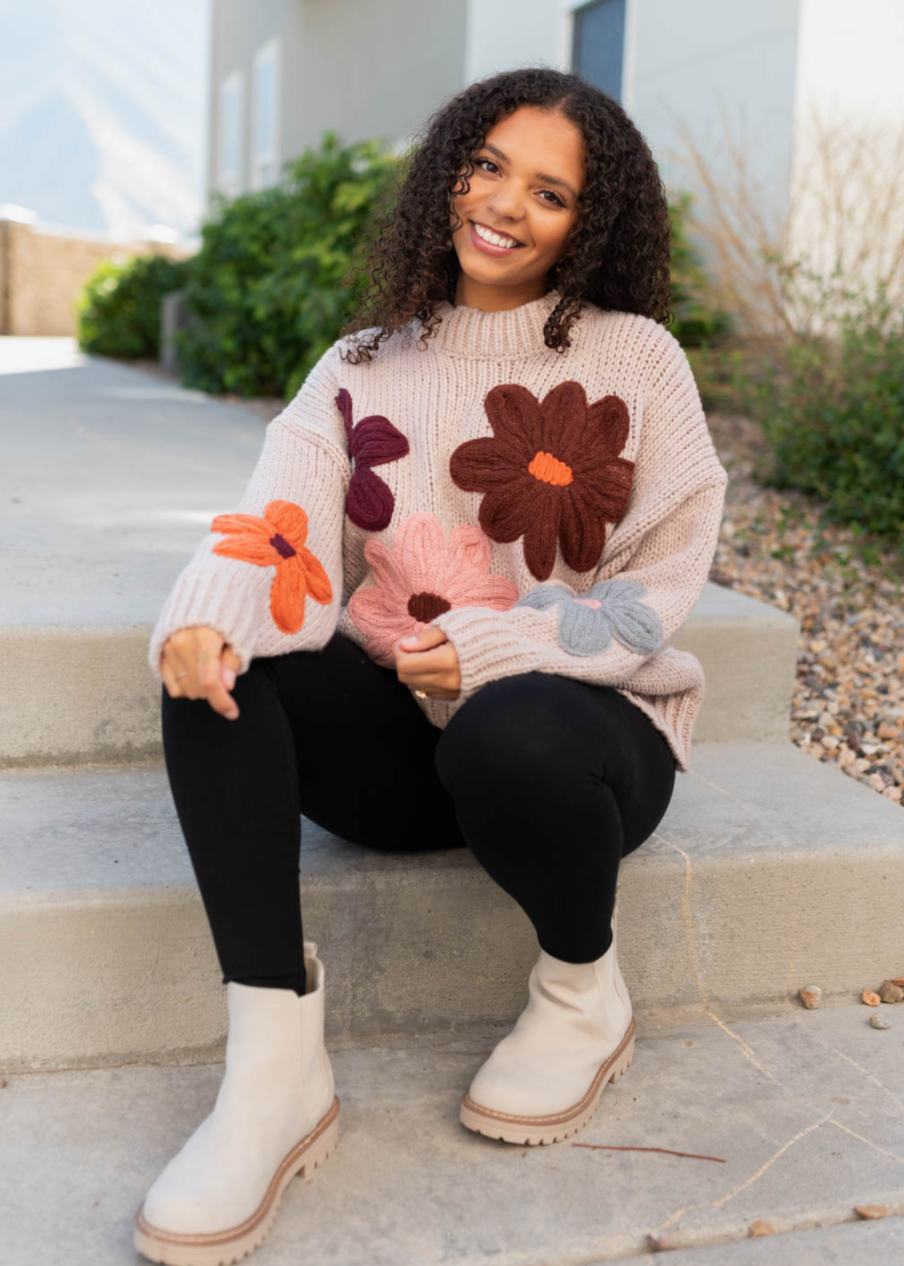 Natural flower sweater with long sleeves