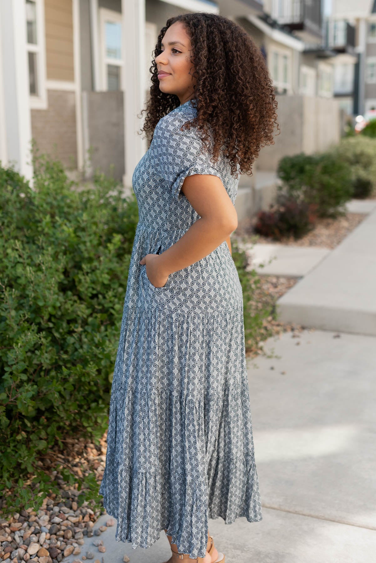 Side view of the navy pattern tiered dress with pockets