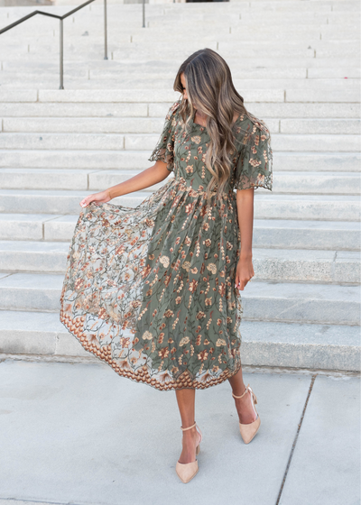 Short sleeve olive embroidered dress 