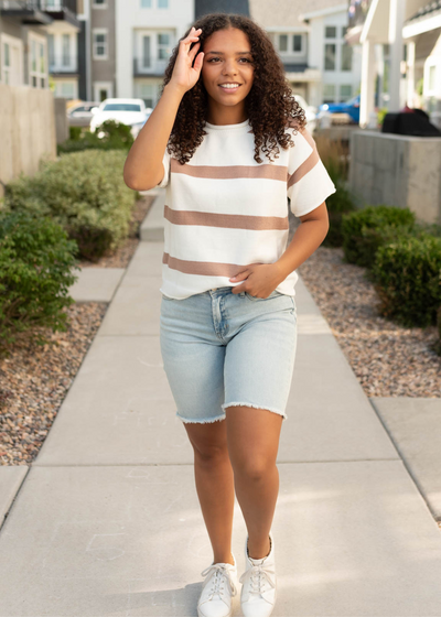 Khaki stripe knit top with short sleeves