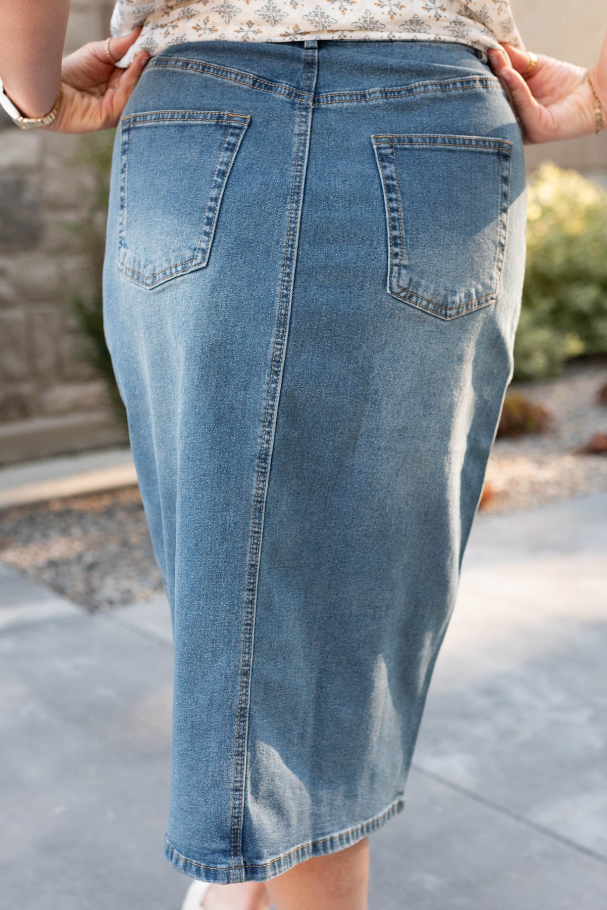 Back view of the indigo pencil skirt