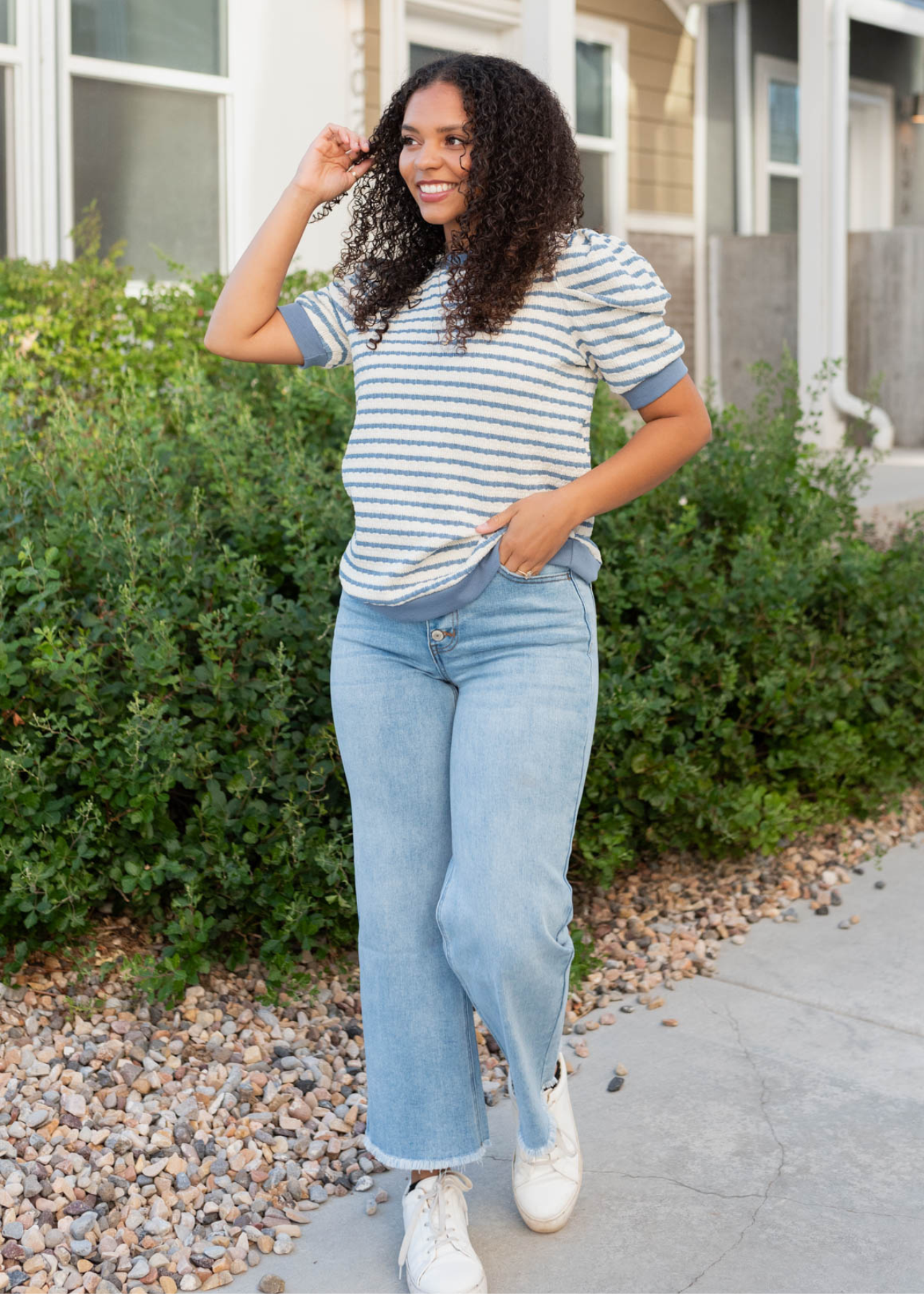 Short sleeve blue stirpe top