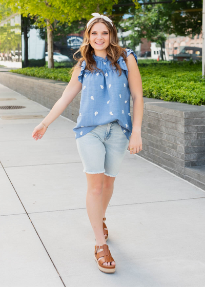 Sleeveless with a ruffle denim blue floral top