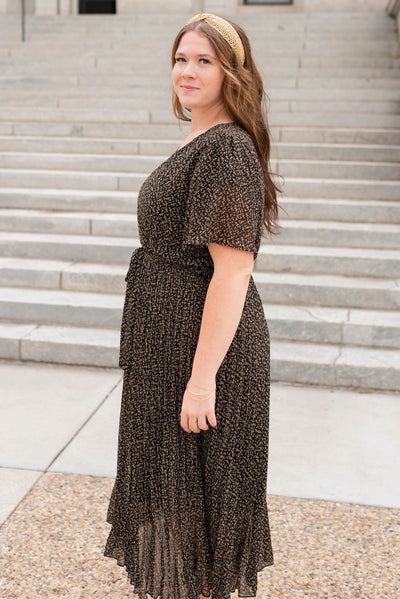 Side view of the black pleated dress