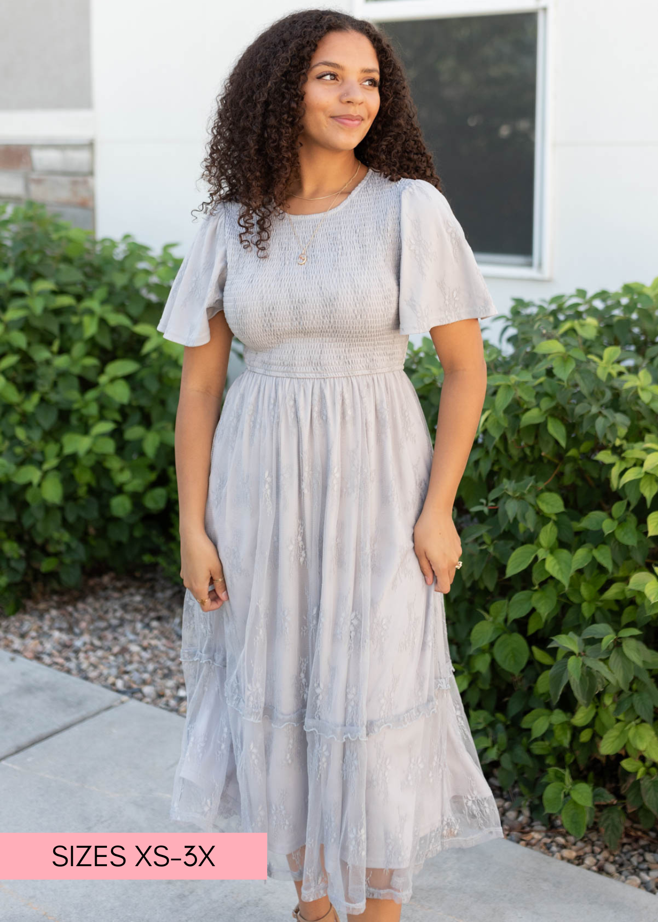 Flutted short sleeve on the grey floral lace dress