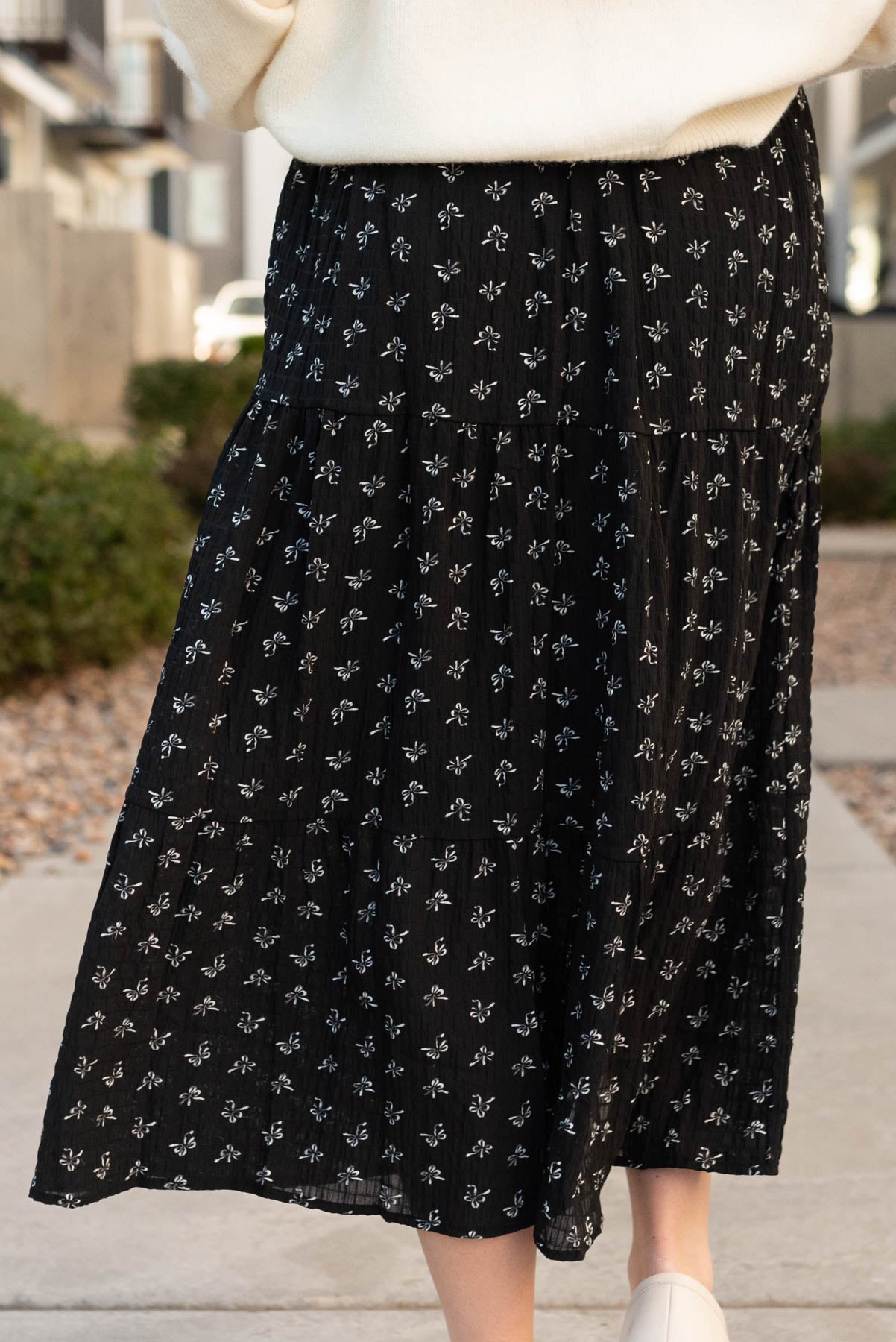 Back view of the black bow skirt