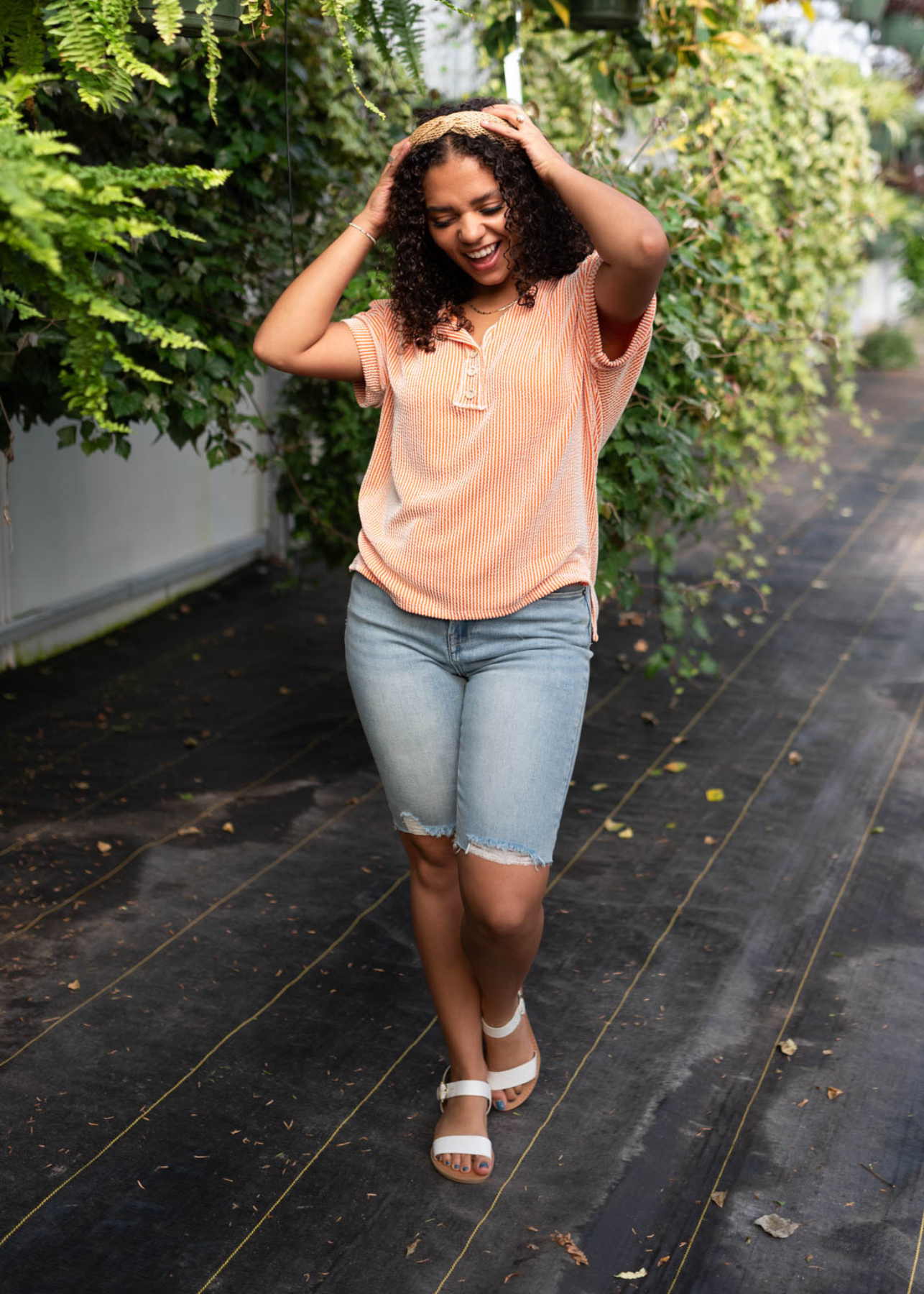 Short sleeve sunkist ribbed top