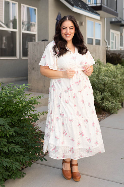 Short sleeve plus size cream floral tiered dress