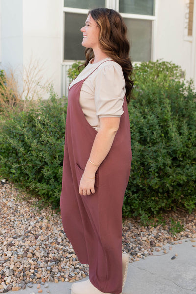 Side view of the mahogany woven overalls in plus size