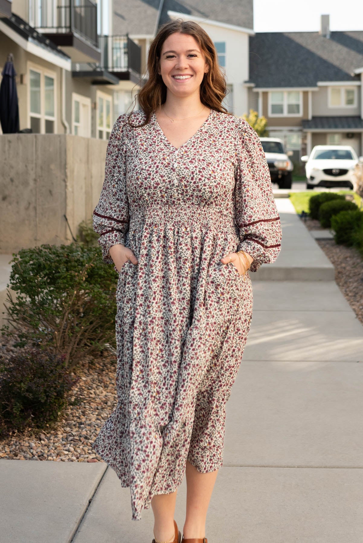 Button bodice plus size burgendy floral dress with pockets