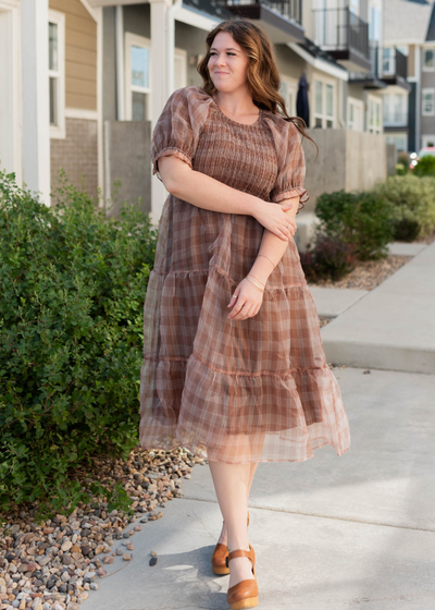 Short sleeve brown plaid dress in plus size