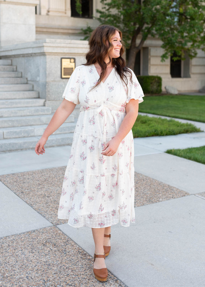 Short sleeve plus sizes cream floral tiered dress