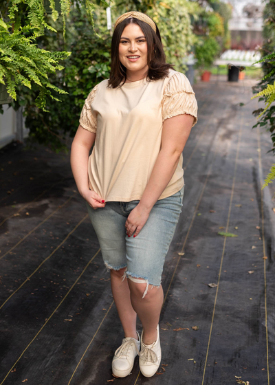 Plus size cream puff sleeve top