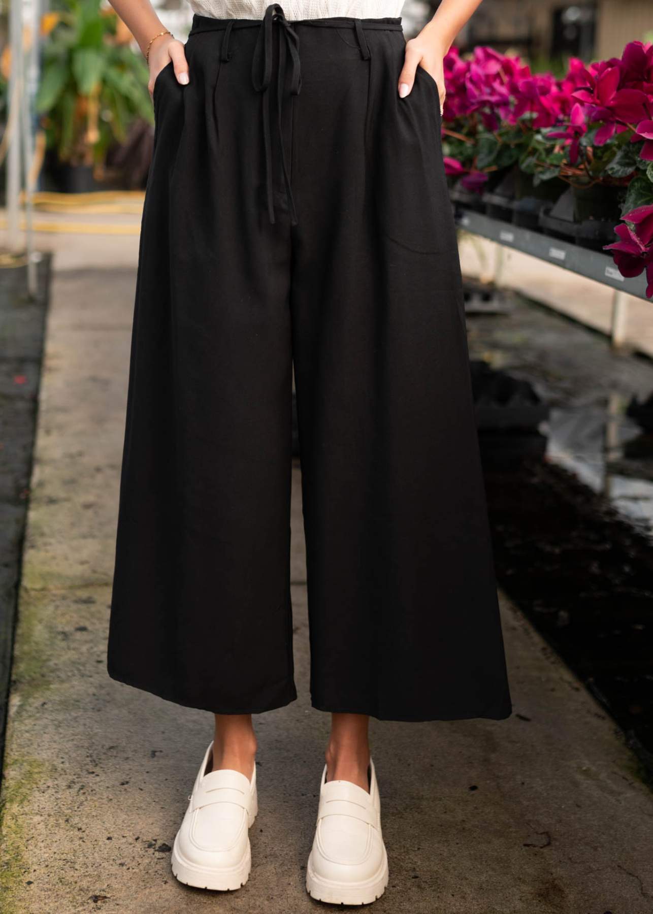 Crop black wide leg pants with pockets