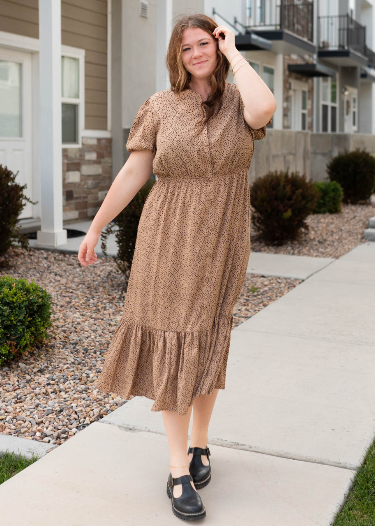 Plus size taupe black dot dress with short sleeves