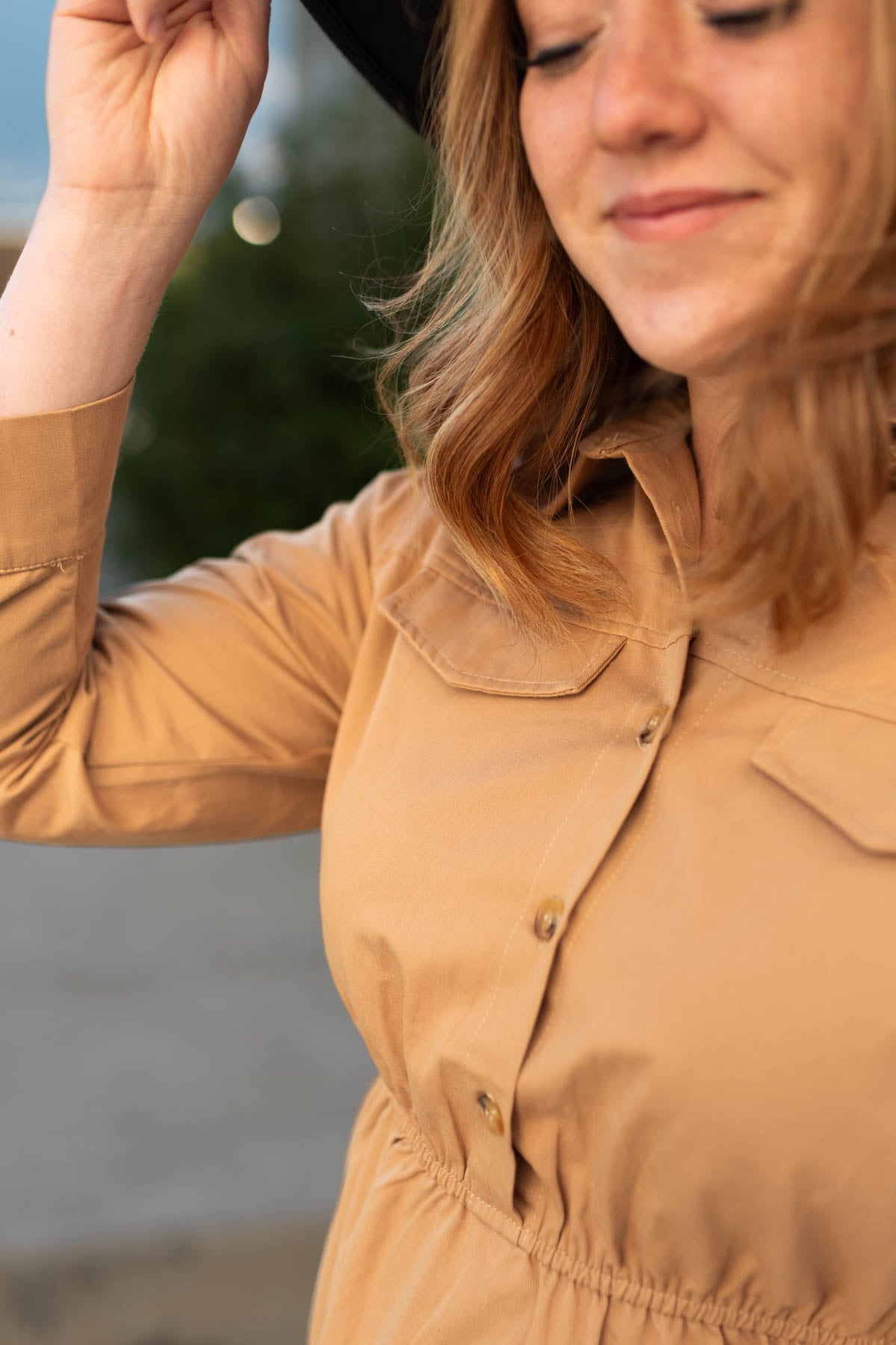 Camel dress with long sleeves and collar