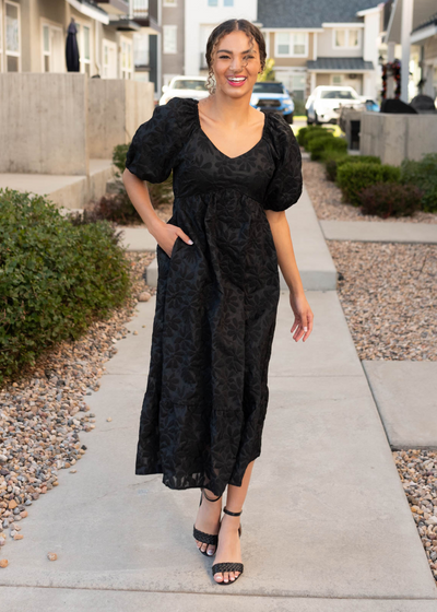 Short sleeve black tiered floral dress