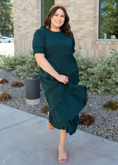 Short sleeve plus size tiered dark green dress