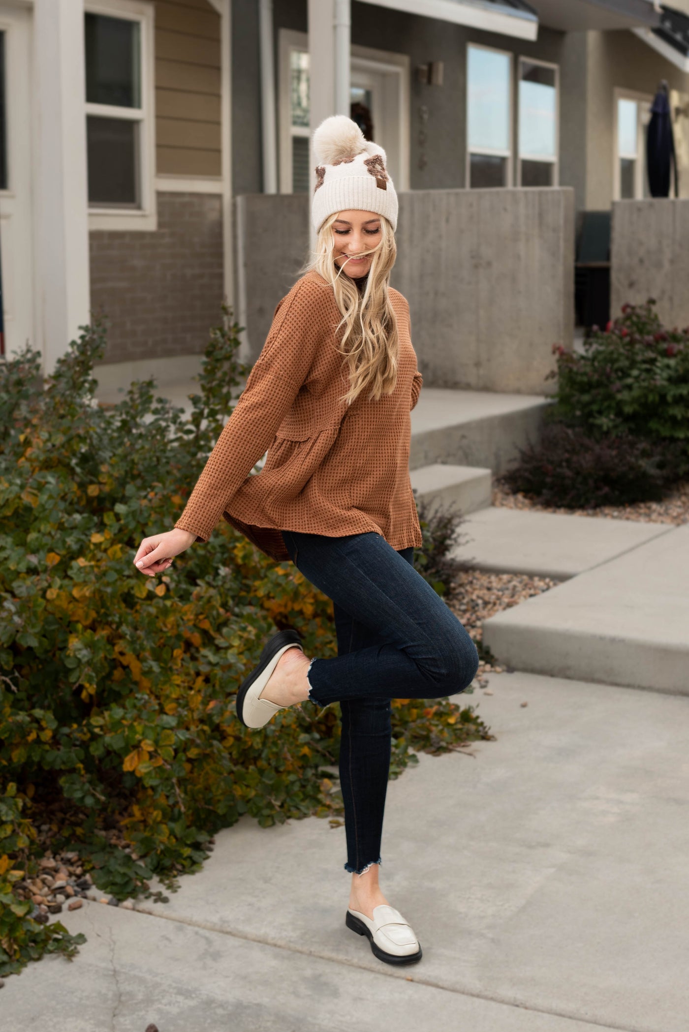 Long sleeve brown top with gathering on the sides