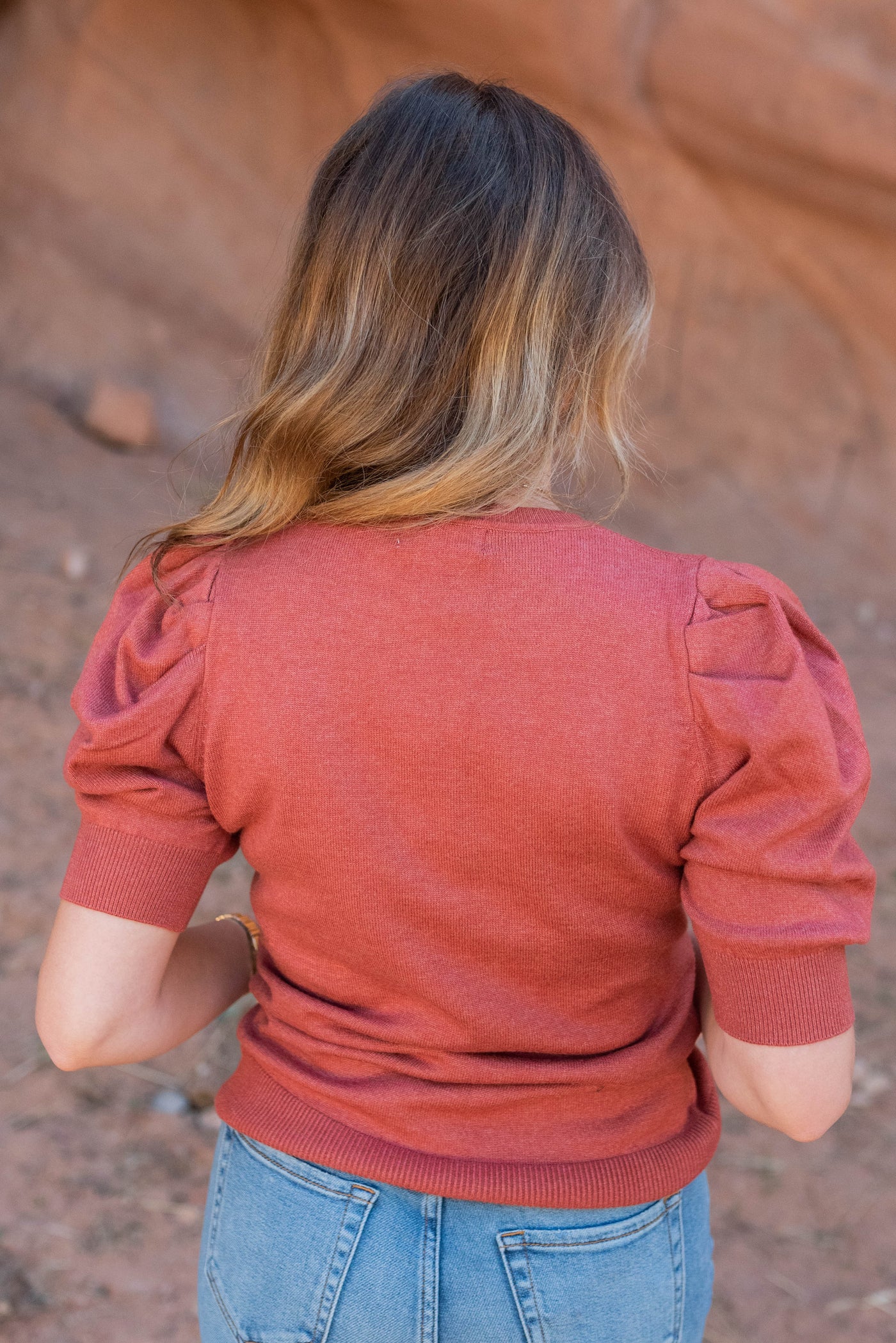 Back view of the heather rust puff sleeve sweater top