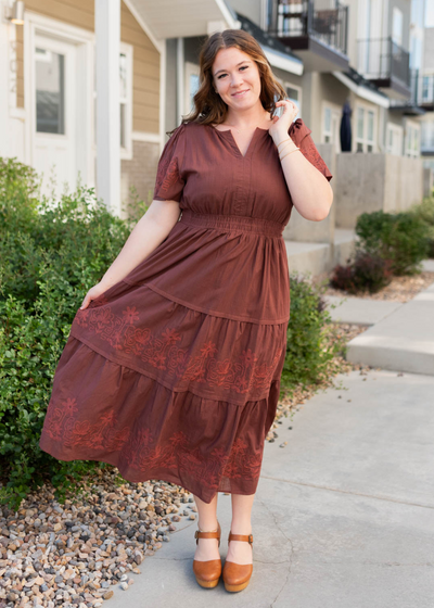 Short sleeve plus size burgundy embroidered detail dress