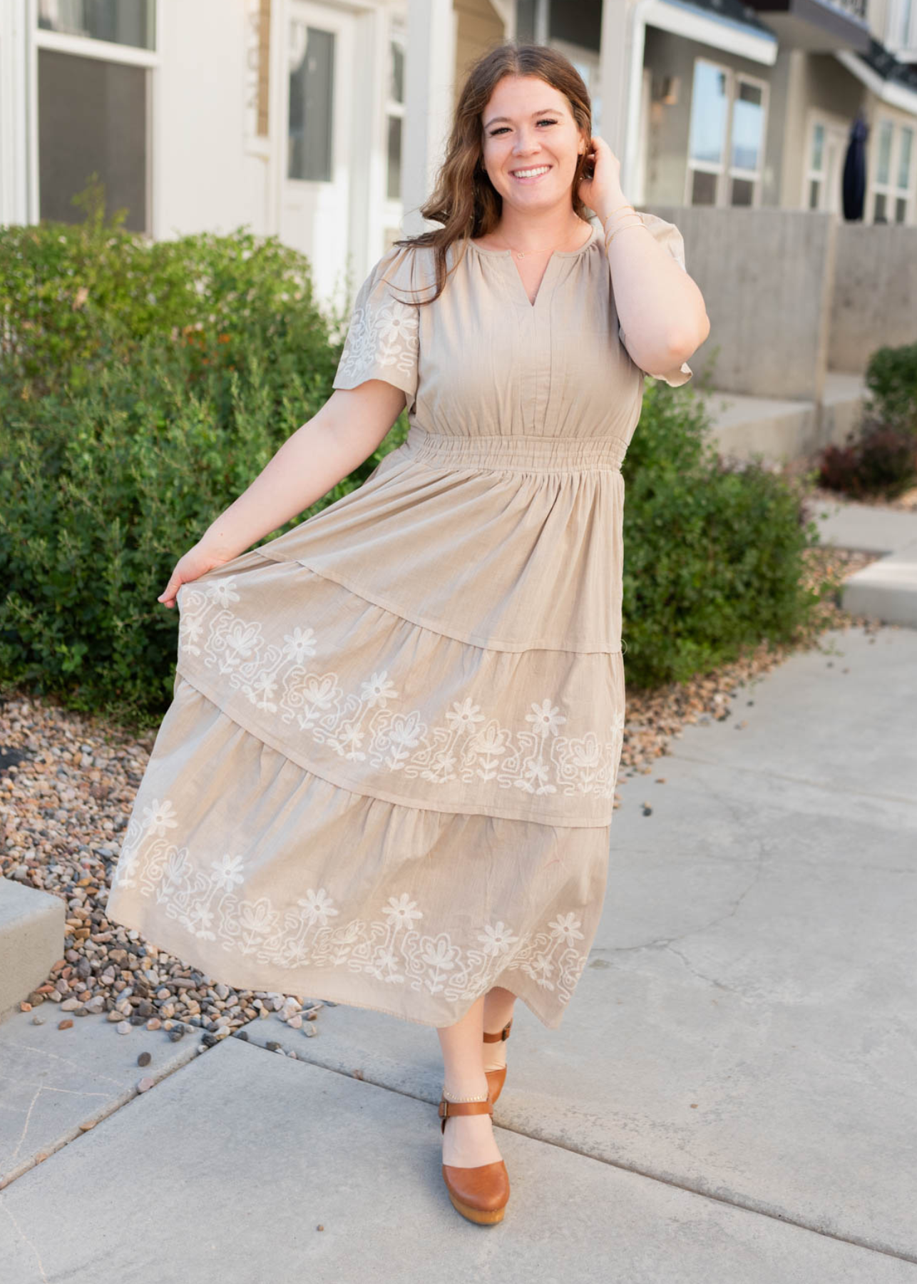 Taupe embroidered detail dress with short sleeves