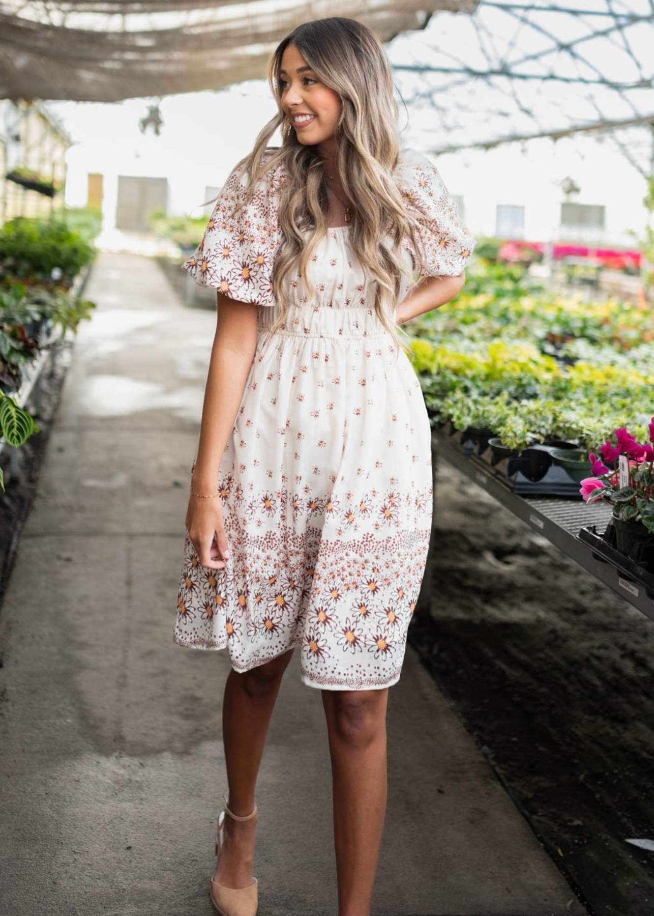 Short sleeve beige daisy dress