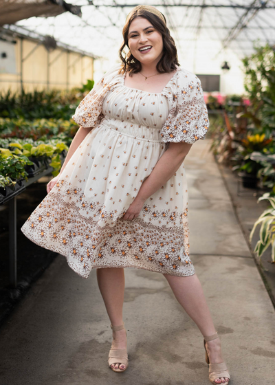 Plus size beige daisy dress