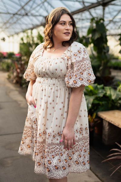 Plus size beige daisy dress with square neck