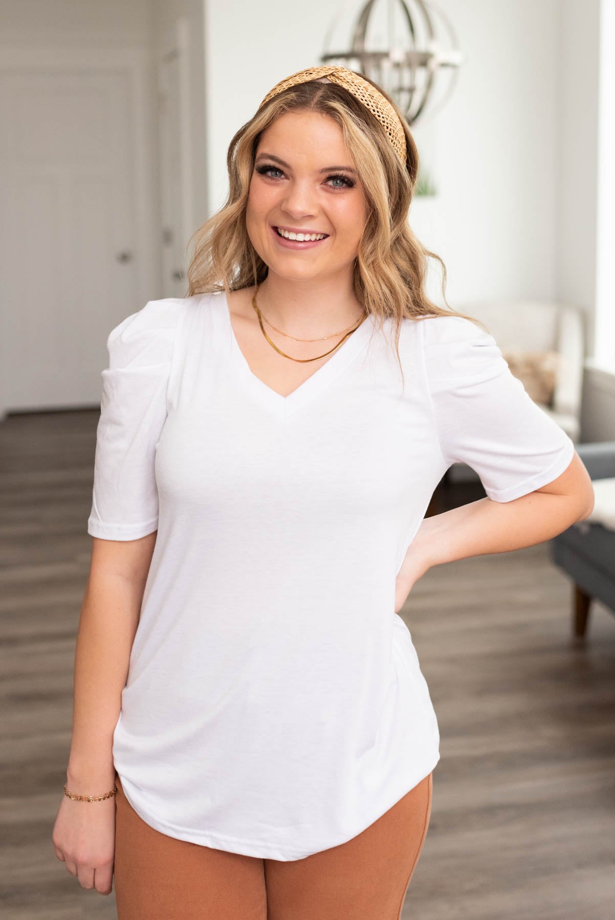 Short sleeve white v neck puff sleeve top