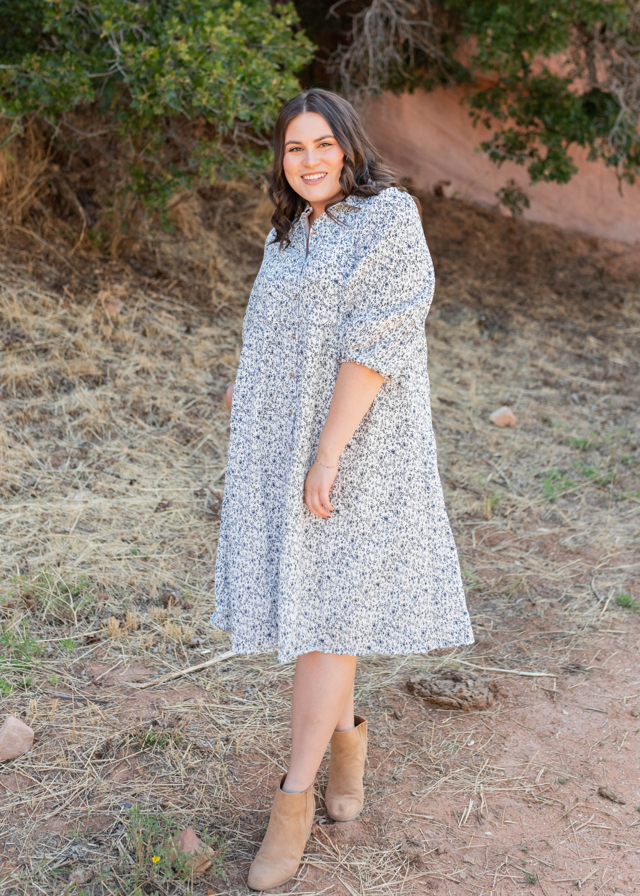 Short sleeve blue floral button dress in plus size