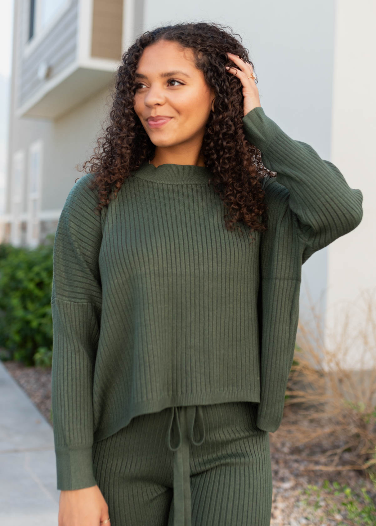 Ribbed dark green sweater