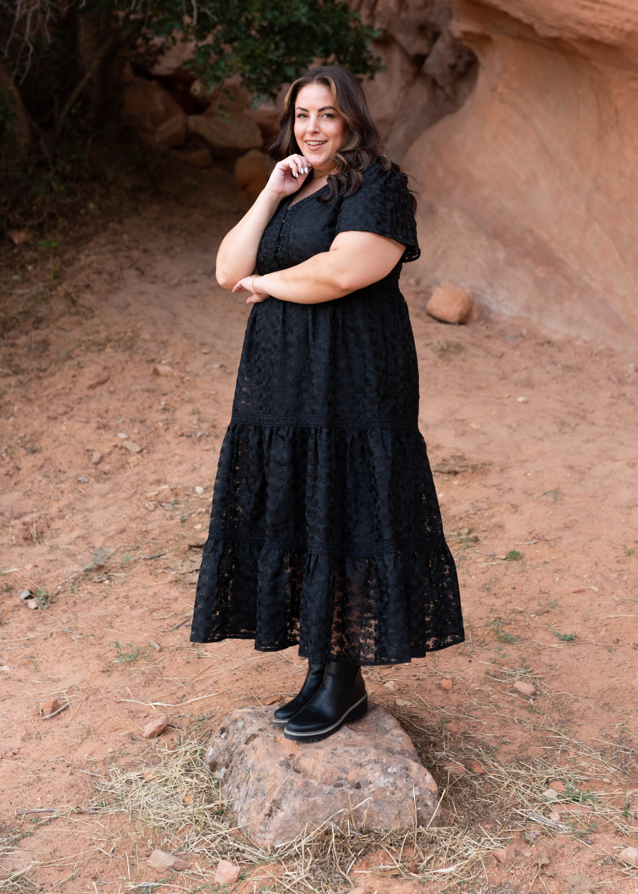 Black floral lace dress with short sleeves in plus size