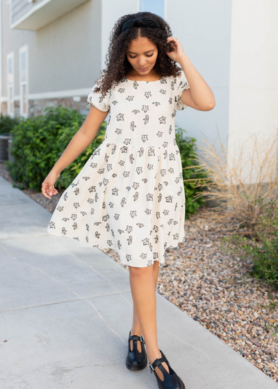 White black floral dress with short sleeves