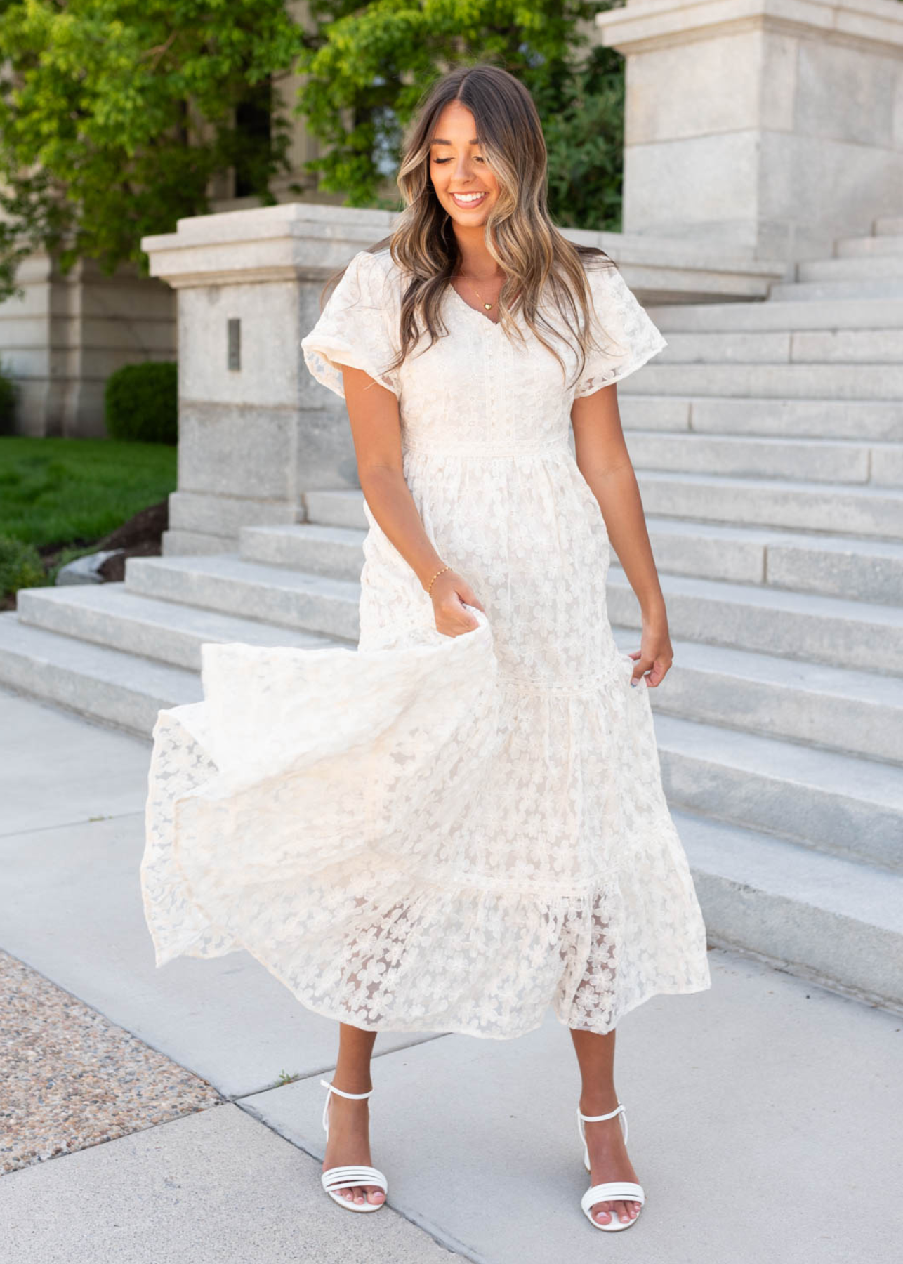 Cream floral lace dress with short sleeves