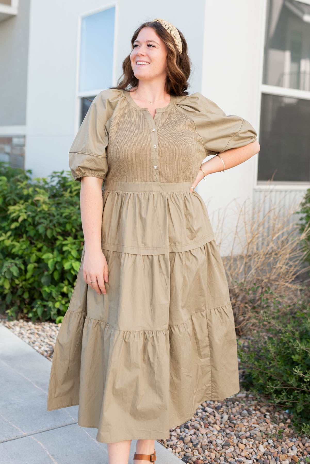 LIght olive poplin bodice dress with short sleeves in plus size