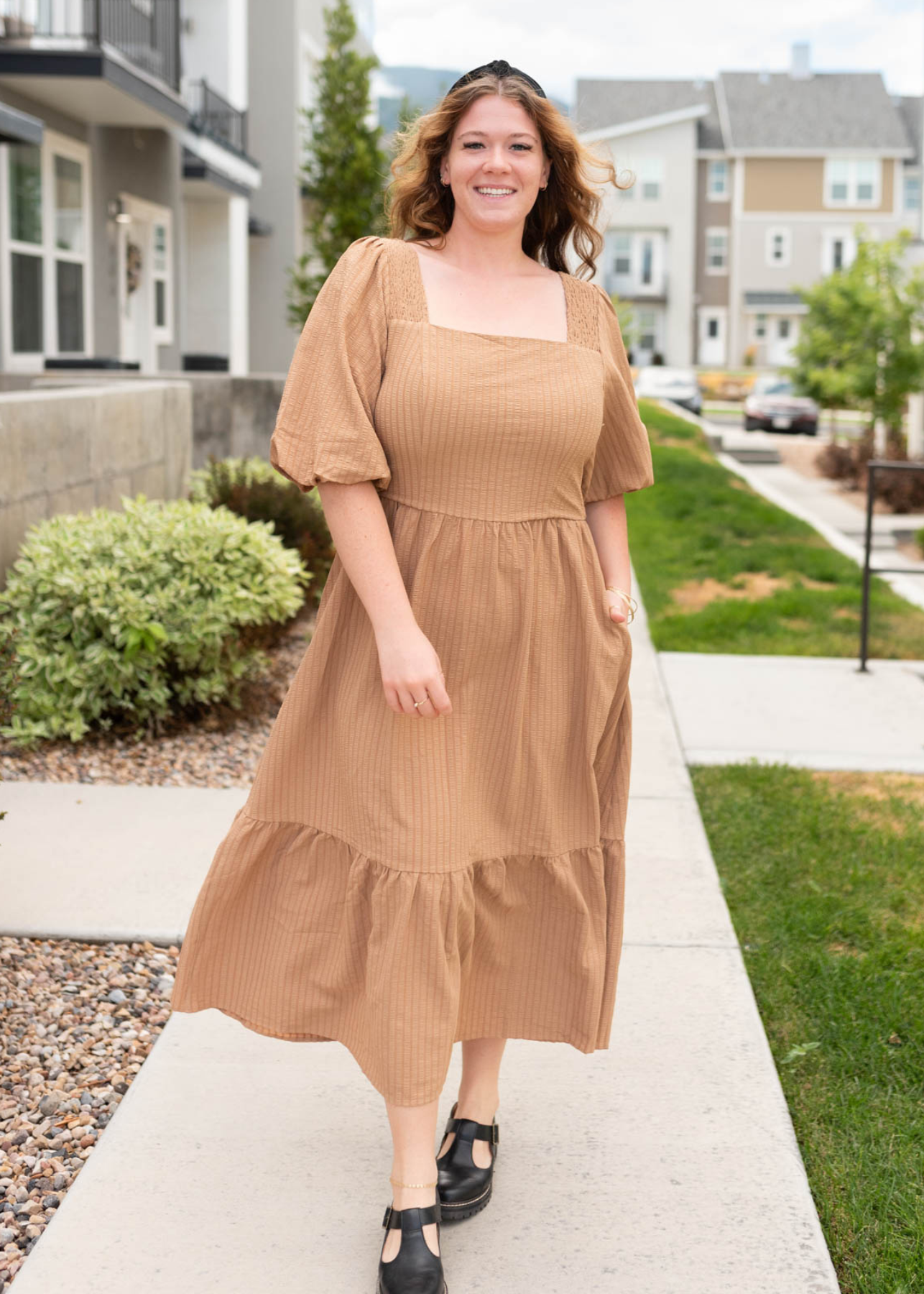 Taupe square neck dress in plus size with short sleeves