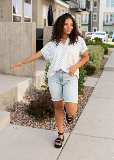 Heather grey checkered top with short sleeves