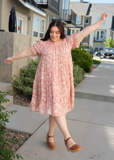 Pink floral dress with short sleeves in plus size