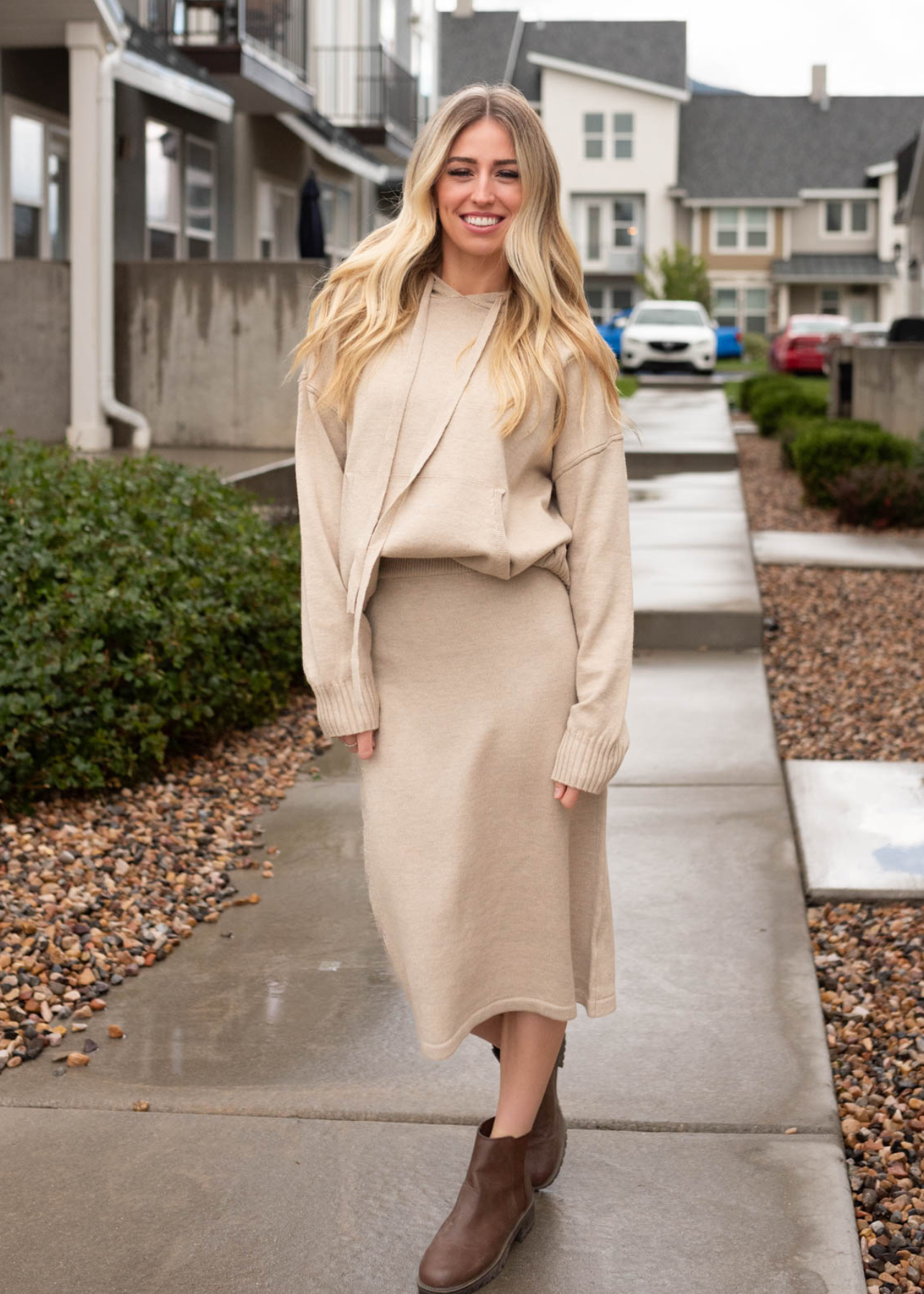 Hoodie taupe sweater with ties