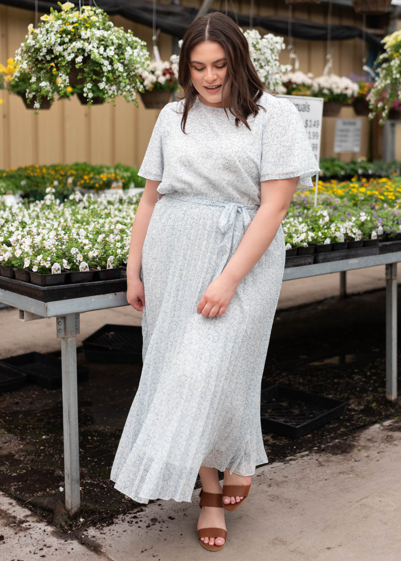 Plus size sort sleeve ivory blue floral pleated dress