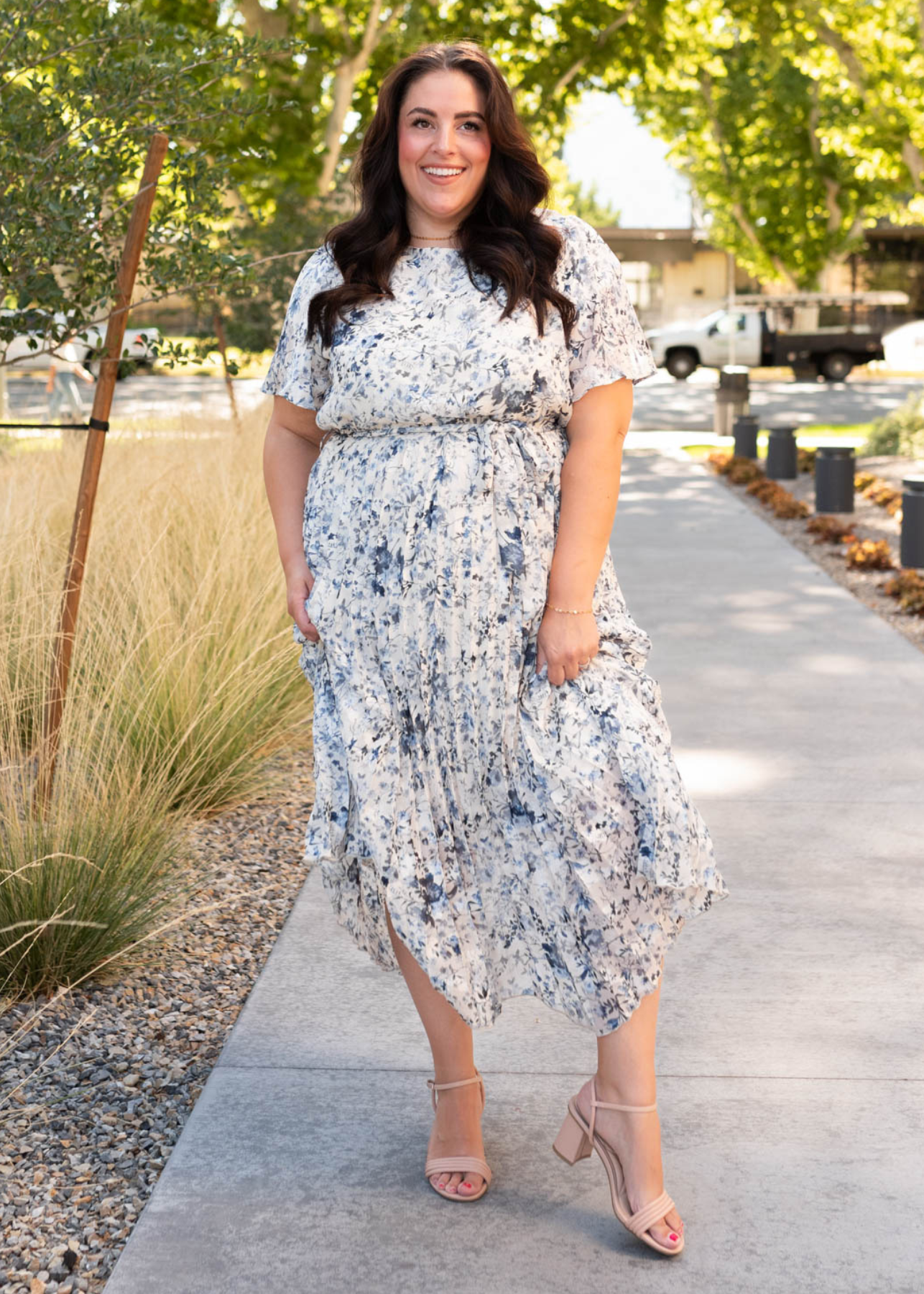 Plus size short sleeve blue floral pleated dress