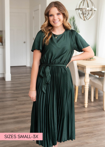 Huntet green satin pleat dress with short sleeves