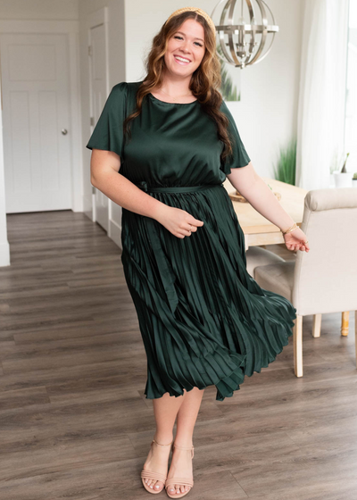 Plus size hunter green satin pleat dress with short sleeves