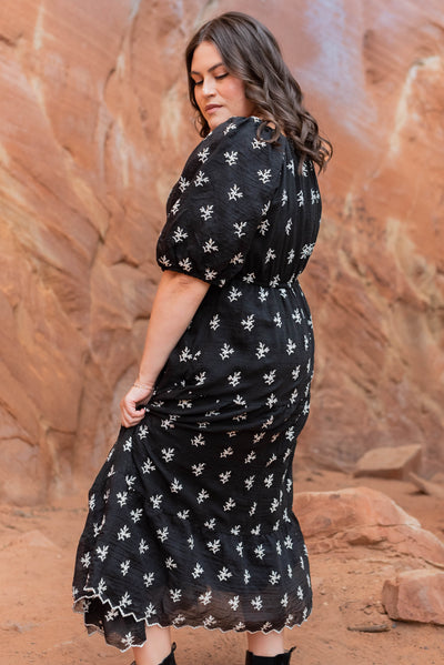 Side view of the plus size black floral tiered dress