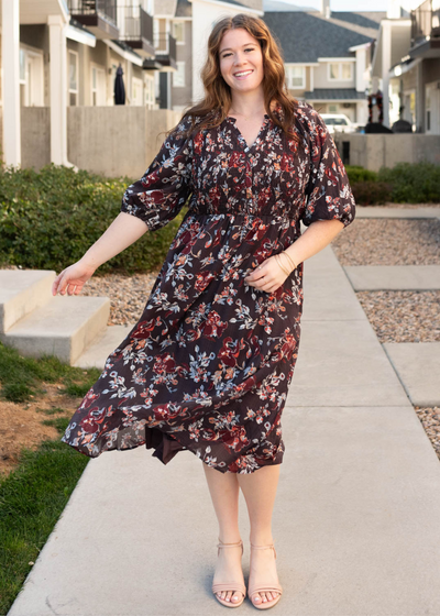 Plus size dark plum flroal dress with short sleeves